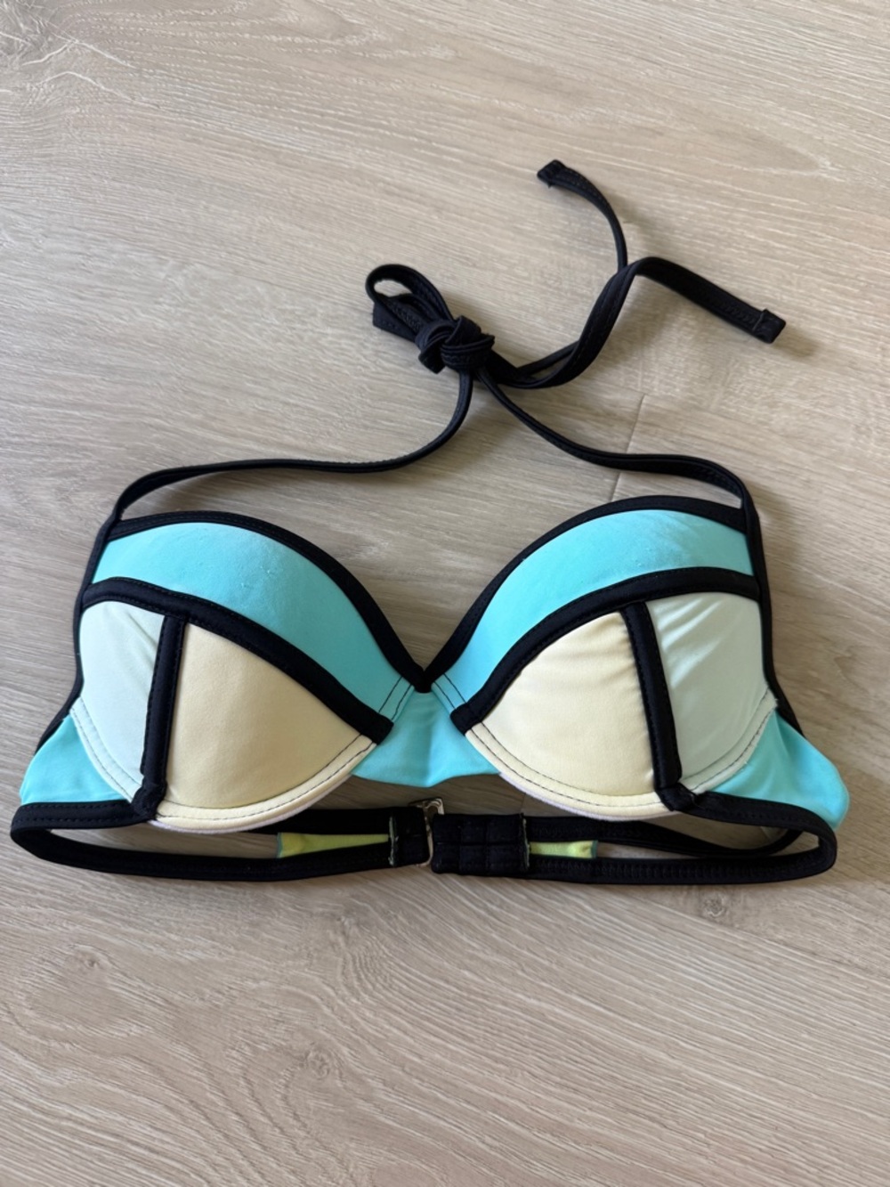 Xhilaration Aqua and Cream Contrast Trim Bikini Top
